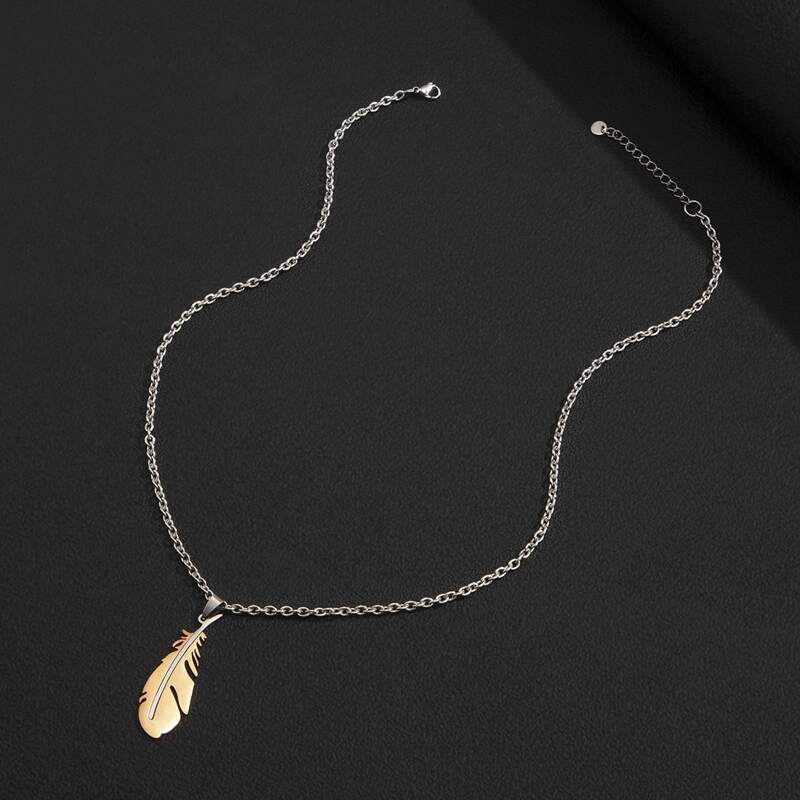 

Guys Feather Design Pendant Necklace, Silver
