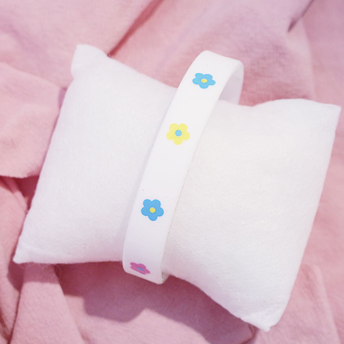 

Floral Print Silicone Bracelet, White