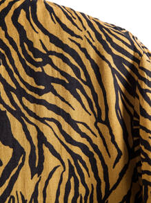 Manfinity LEGND 男士隨機斑馬條紋印花扣環襯衫修身短袖領圖案彩色襯衫 - 彩色 - 查看 4