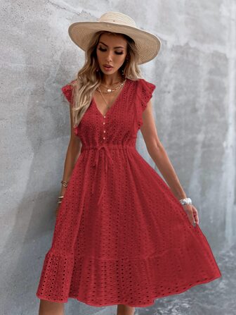 فستان بخط A بحافة مكشكش ومطرز بفتحات