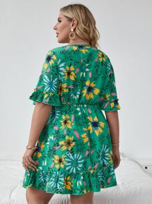 SHEIN Clasi 大碼花卉繫帶荷葉邊袖荷葉邊下擺連衣裙 - 綠色 - 查看 2