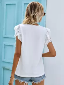 SHEIN Frenchy 網眼刺繡袖V領襯衫 - 白色 - 查看 2