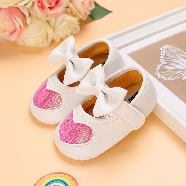 

Baby Heart Graphic Bow Decor Flats, White