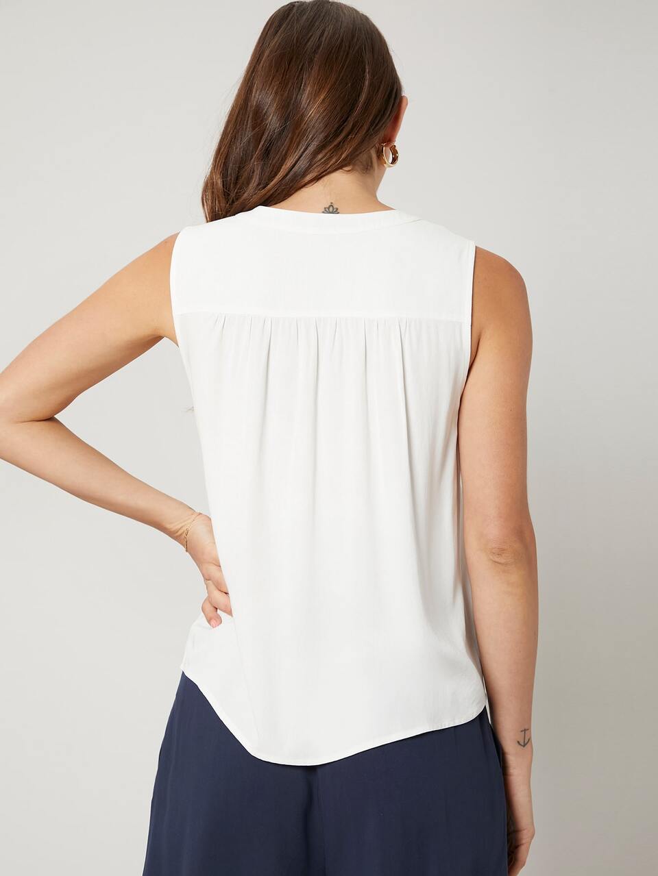 SOLID NOTCH NECK BUTTON PLACKET SLEEVELESS BLOUSE