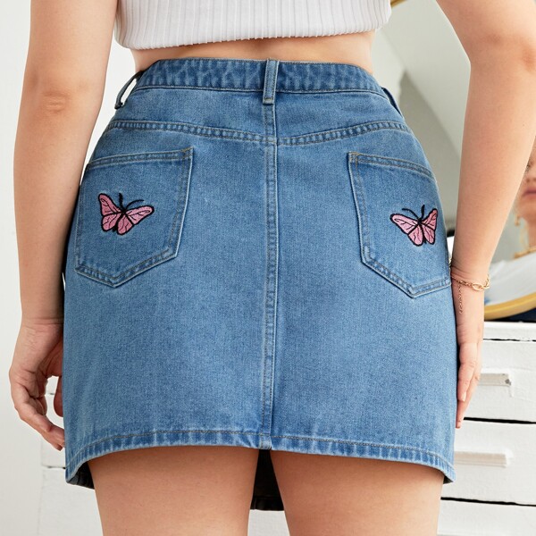 

Plus Butterfly Embroidery Pocket Patched Denim Skirt, Medium wash