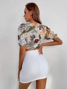 Aveloria Allover Floral Print V-Neck Crop Blouse - Multicolor - View 2