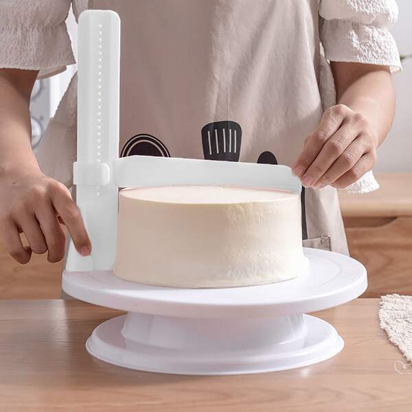 

1pc Adjustable Cake Smoother, White