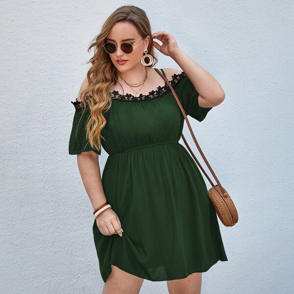 

Plus Contrast Lace Cold Shoulder Dress, Dark green