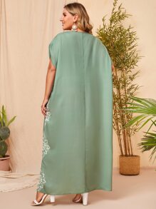 Mulvari Plus Size Floral Print Batwing Sleeve Split Dress - Green - View 2