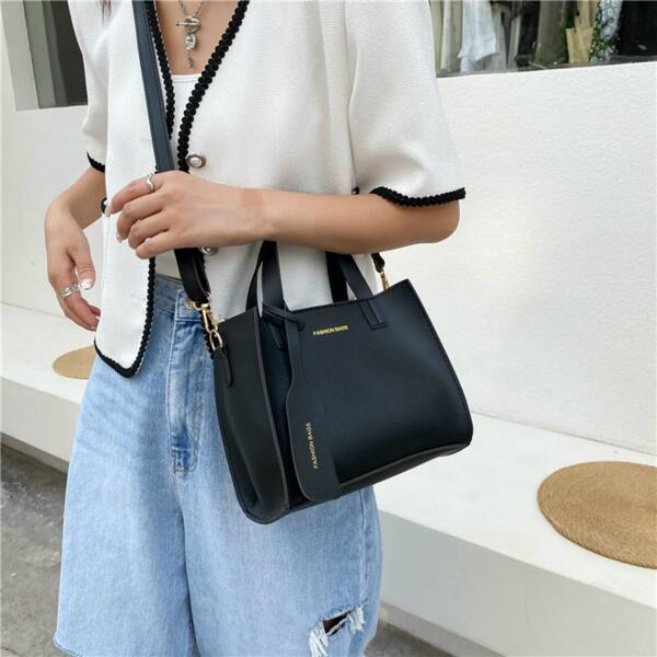 

Minimalist Letter Graphic Square Bag, Black