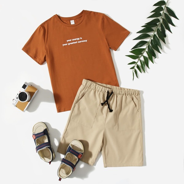 

Boys Slogan Graphic Tee & Drawstring Waist Shorts Set, Khaki