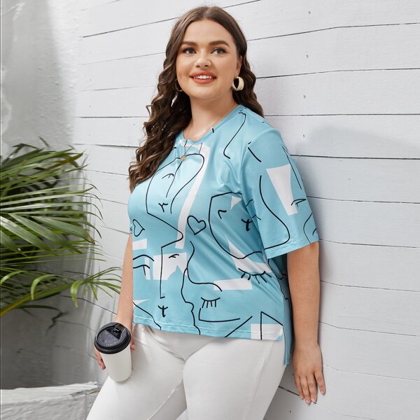 

Plus Figure Graphic Tee, Baby blue