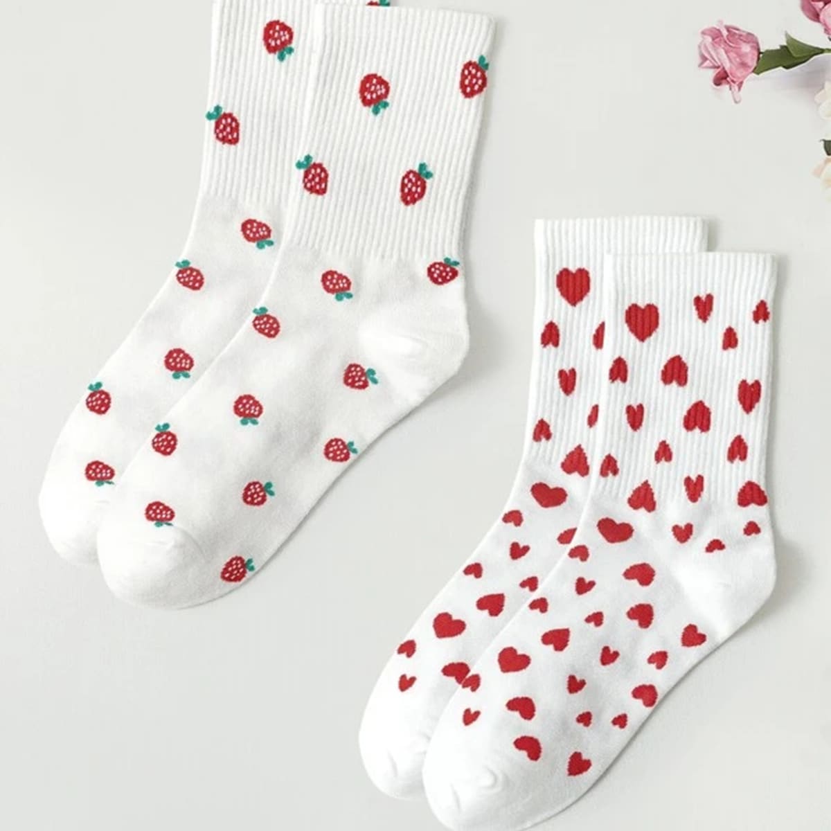 

2pairs Strawberry & Heart Print Crew Socks, Multicolor