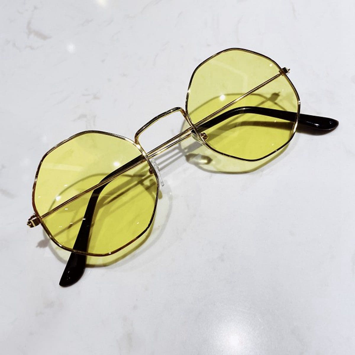 

Metal Frame Tinted Lens Sunglasses