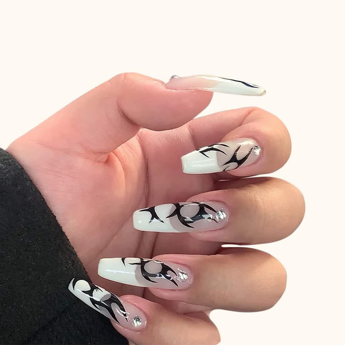 

24pcs Heart Fake Nail & 1sheet Tape & 1pc Nail File, Black and white