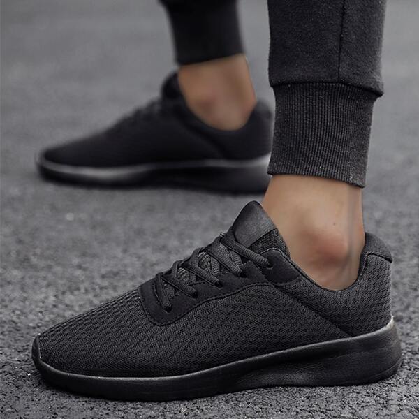 

Minimalist Lace Up Front Running Shoes, Black