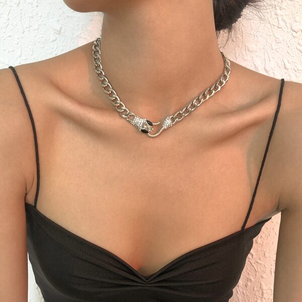 

Rhinestone Snake Decor Necklace, Silver