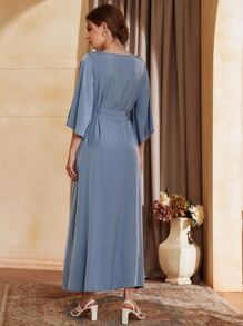 Al Najma 花卉刺繡蝴蝶袖方領繫腰帶連衣裙 - 霧霾藍 - 查看 2