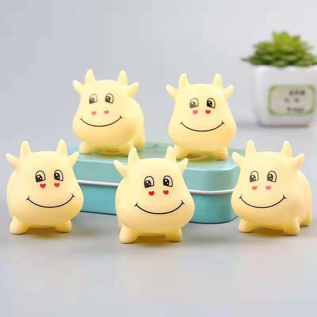 

4pcs Cow Shaped Decompression Toy, Yellow