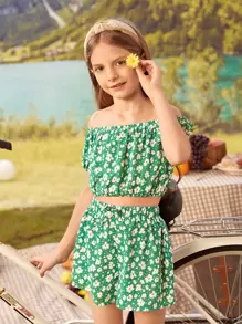 SHEIN Girls Off Shoulder Puff Sleeve Ditsy Floral Top and Shorts Set - Green - View 1