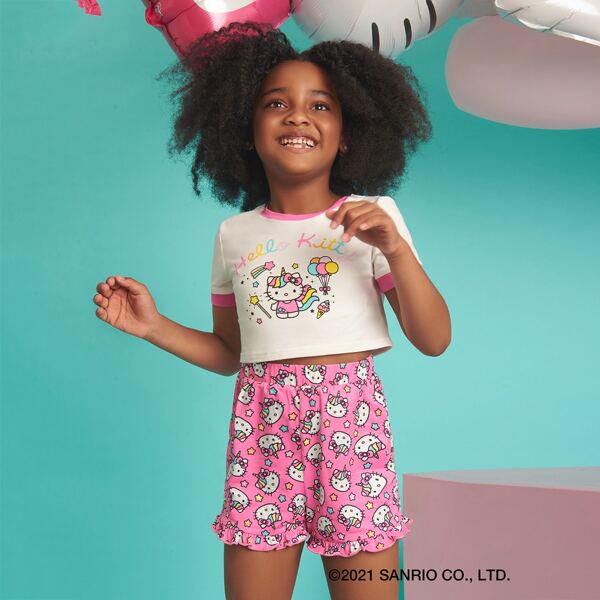 

Girls Cartoon Graphic Top & Ruffle Hem Shorts Set, Multicolor