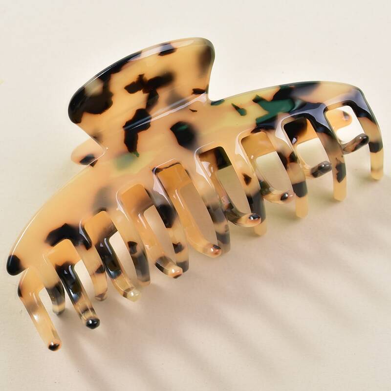 

Tortoiseshell Pattern Hair Claw, Multicolor