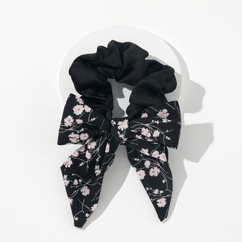 

Ditsy Floral Scrunchie Scarf, Black and white