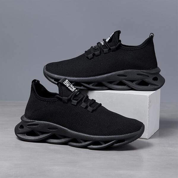 

Men Minimizes Bounce Breathable Sneakers, Black