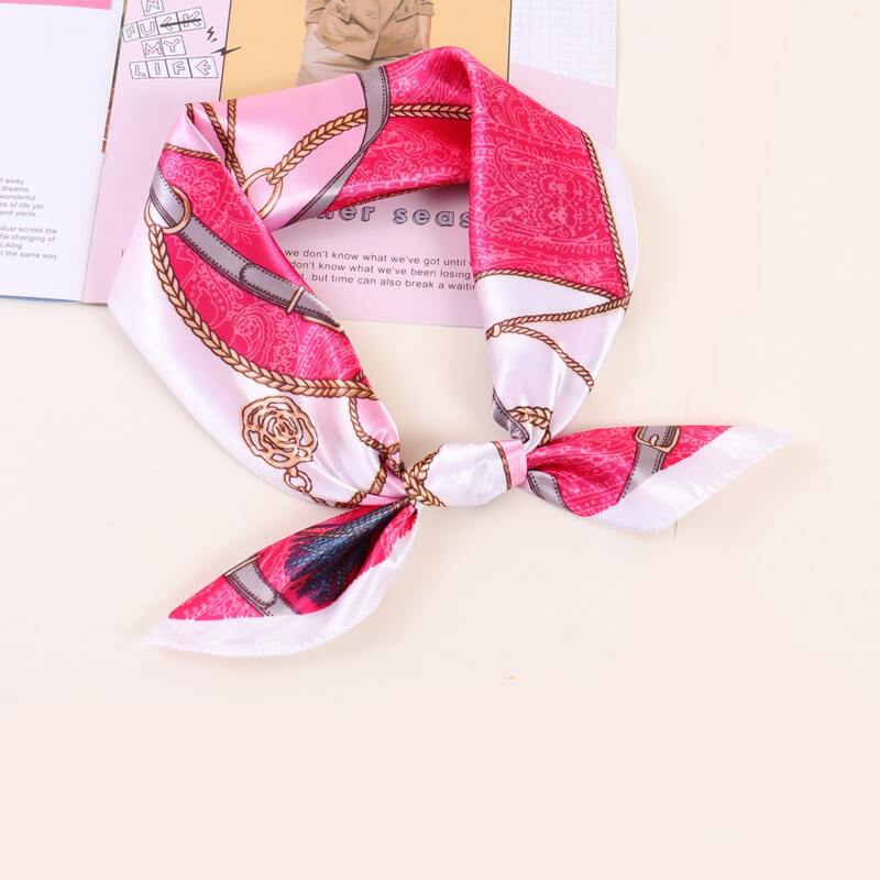 

Buckle Pattern Scarf, Multicolor