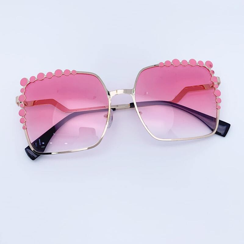 

Metal Frame Tinted Lens Sunglasses