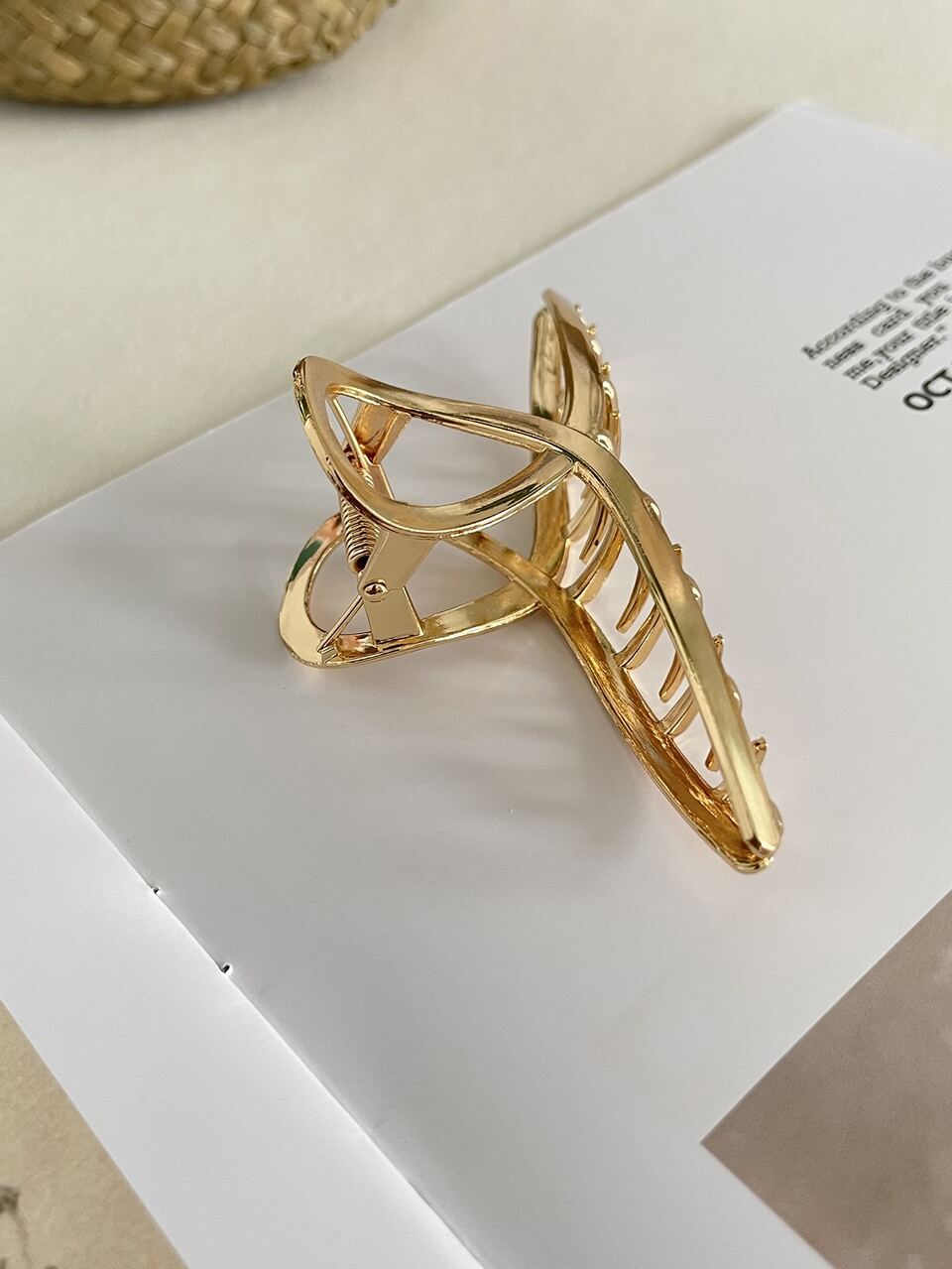 Metal Hair Claw For Daily Use For Girls Hairstyles Casual Party Claw Clips Hair Clips Hair Jaw Clip Hair Clamps Hair Clutch Hair Catcher Clip