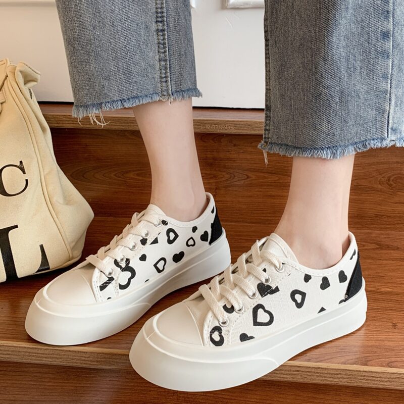 

Heart Print Canvas Shoes, Black and white