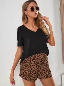 SHEIN Maternity V Neck Tee & Leopard Print Button Shorts - Multicolor - View 3