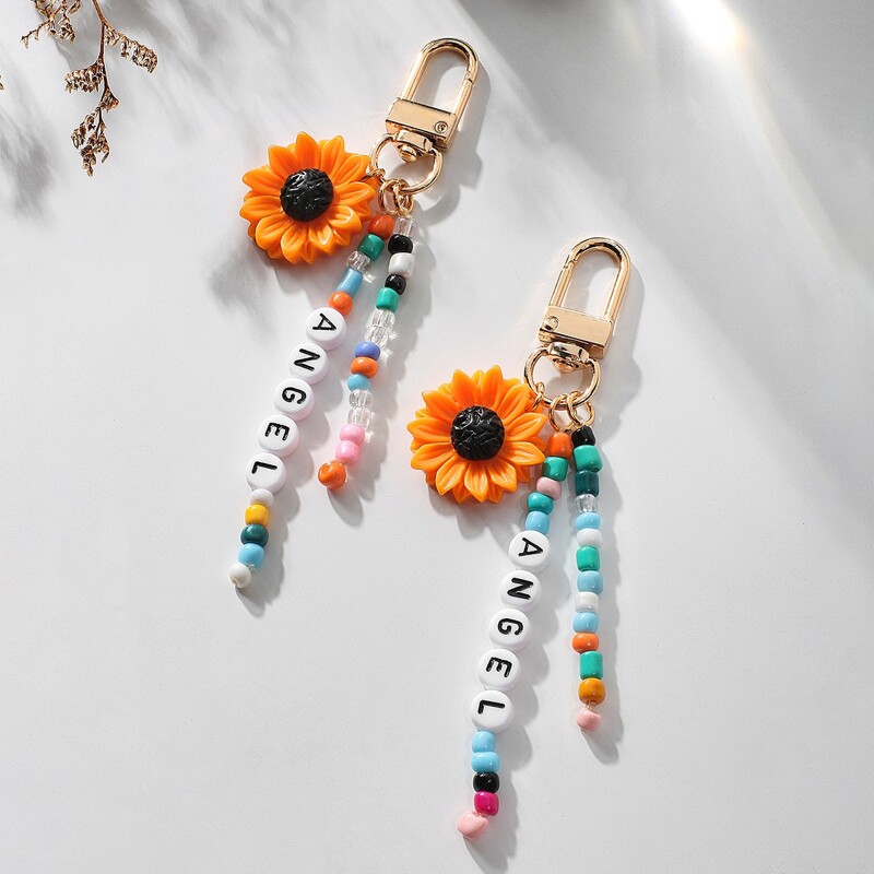 

2pcs Flower Charm Keychain, Multicolor