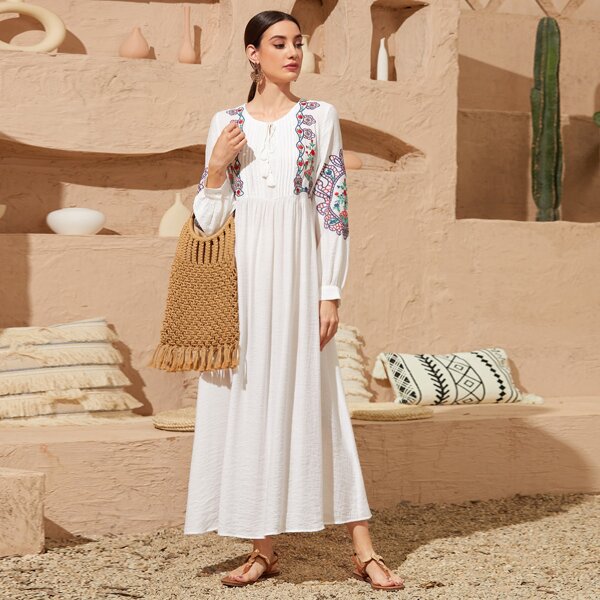 

Платье с цветочной вышивкой бахромой с воротником-бантом плиссированное, Белый