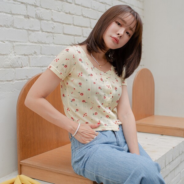 

Ditsy Floral Buttoned Crop Top, Yellow