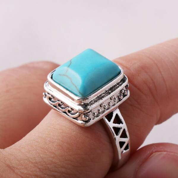 

Men Geometric Decor Textured Metal Ring, Blue