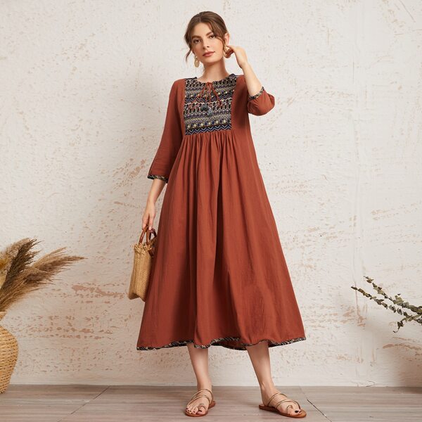 

Tie Neck Graphic Print Dress, Redwood
