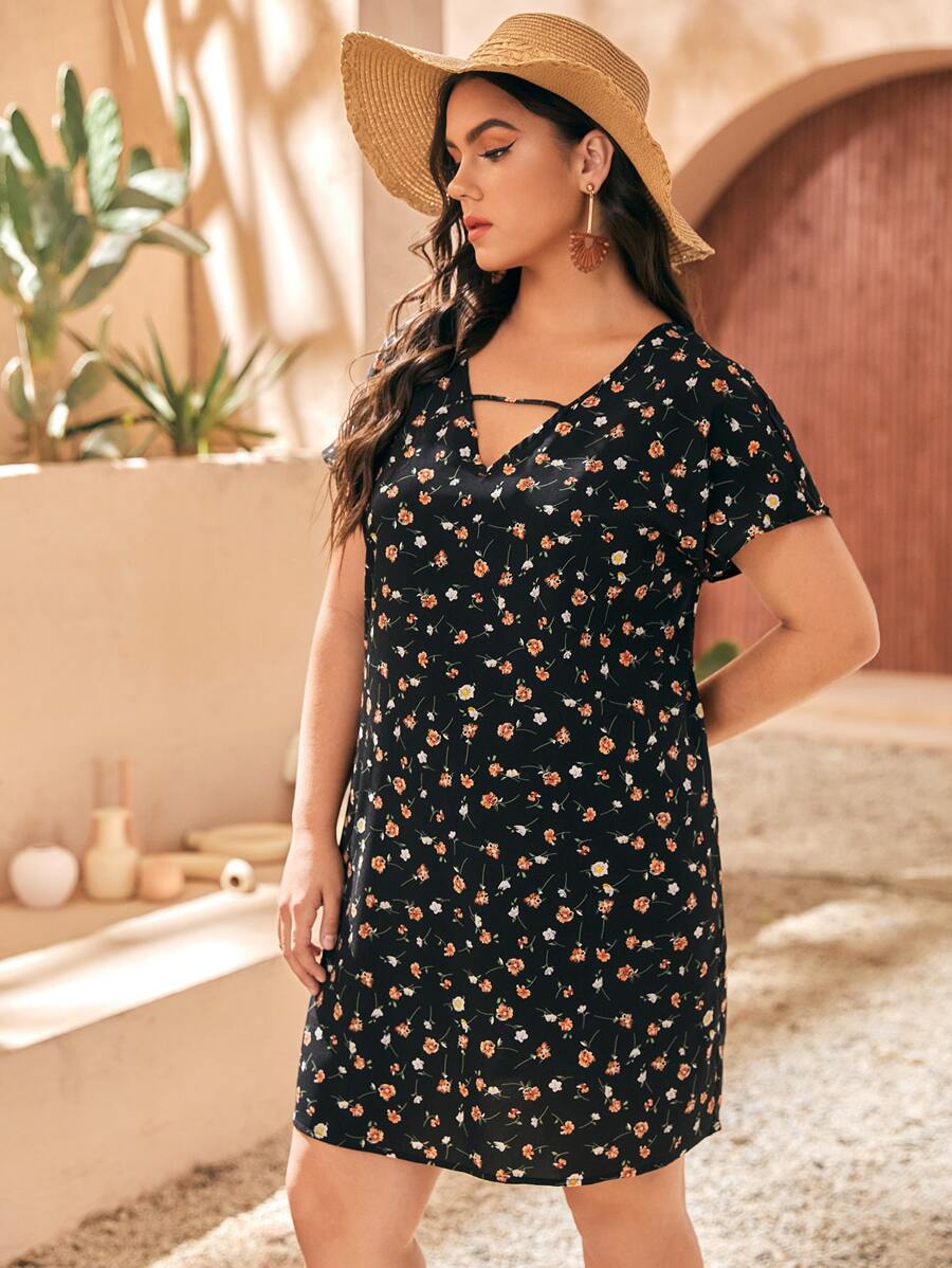 SHEIN LUNE 大碼V型鏤空小碎花連衣裙 - 彩色 - 查看 1