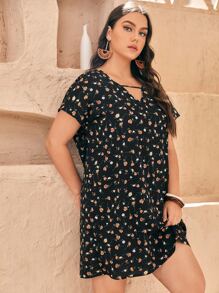 SHEIN LUNE 大碼V型鏤空小碎花連衣裙 - 彩色 - 查看 4