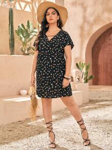 SHEIN LUNE 大碼V型鏤空小碎花連衣裙 - 彩色 - 查看 5