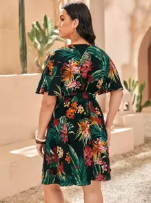 SHEIN VCAY 大碼熱帶圖案交疊領繫腰帶連衣裙 - 彩色 - 查看 2