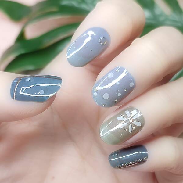

1sheet Floral Nail Sticker, Royal blue