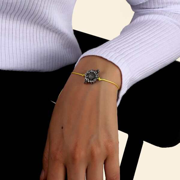 

Flower Decor Bracelet, Silver