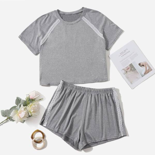 

Plus Solid Contrast Lace Raglan Sleeve Tee and Shorts Pajama Set, Grey