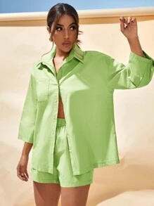 胸口袋寬鬆襯衫和短褲套裝