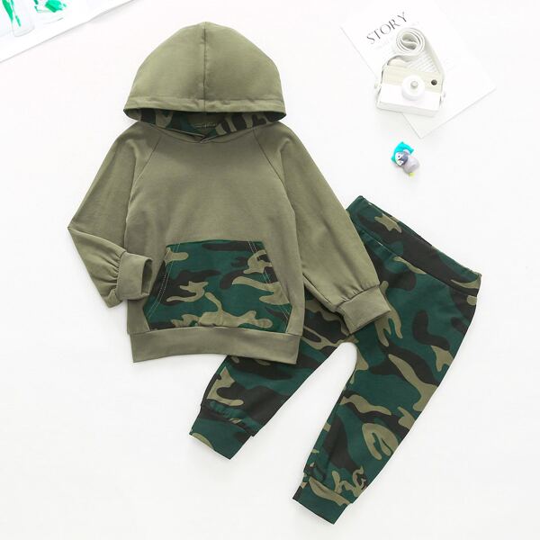 

Camo Kangaroo Pocket Hoodie & Sweatpants, Army green