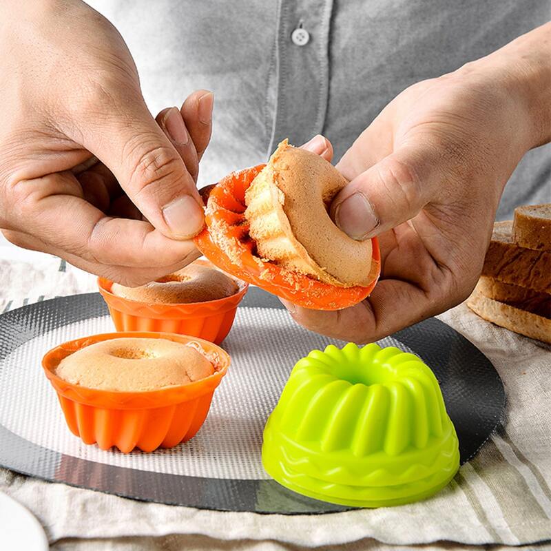 

6pcs Random Cupcake Mold Set, Multicolor
