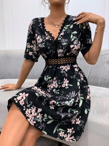 SHEIN Unity Contrast Lace Tie Back Floral Dress - Black - View 4