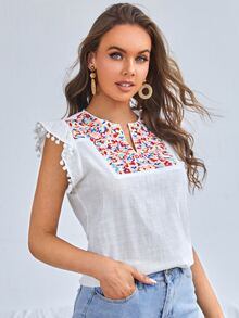 SHEIN 缺口領刺繡肩部球球細節荷葉邊袖口上衣 - 白色 - 查看 4